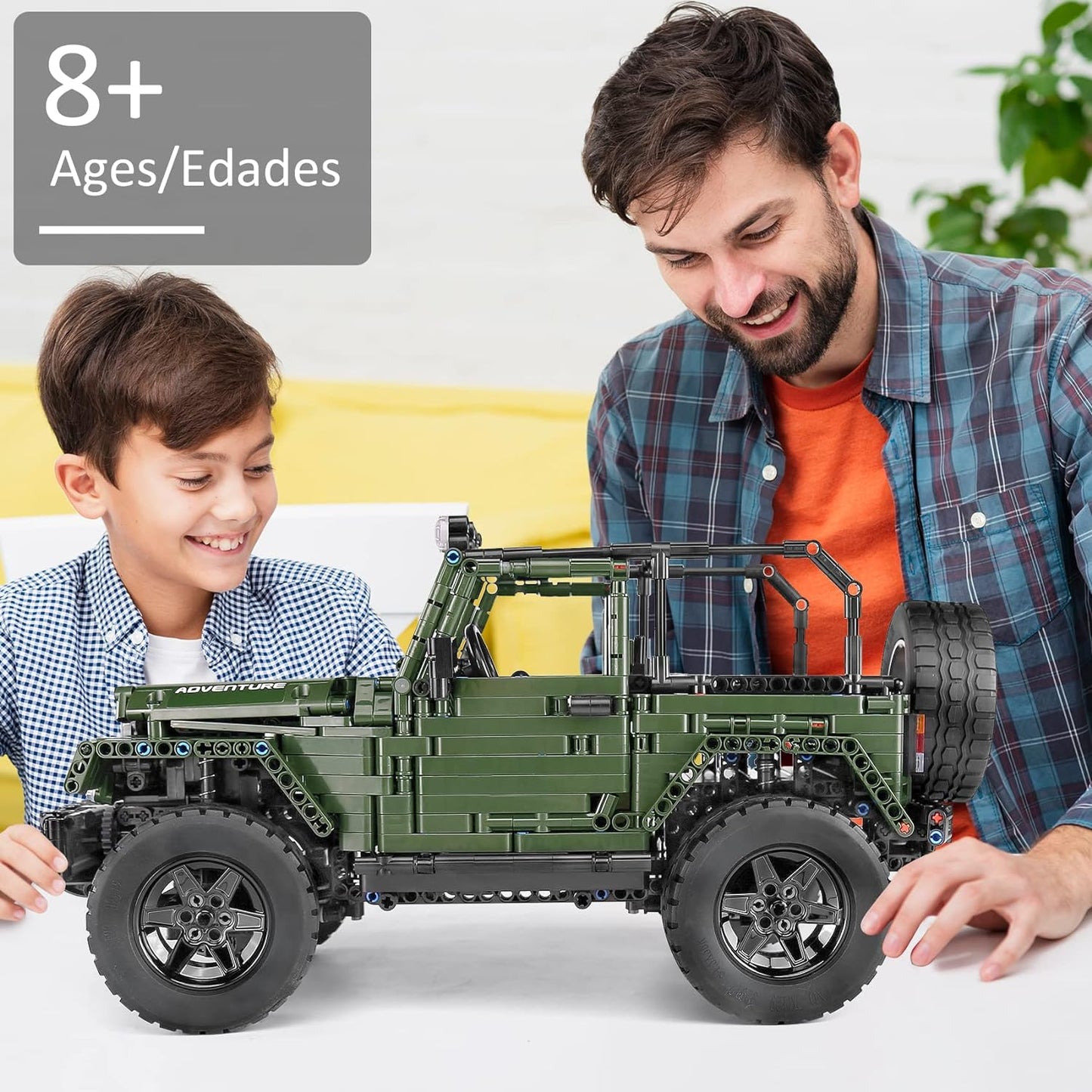Mould King 13124D Jeep Wrangler Rubicon RC Car with 2078 pieces